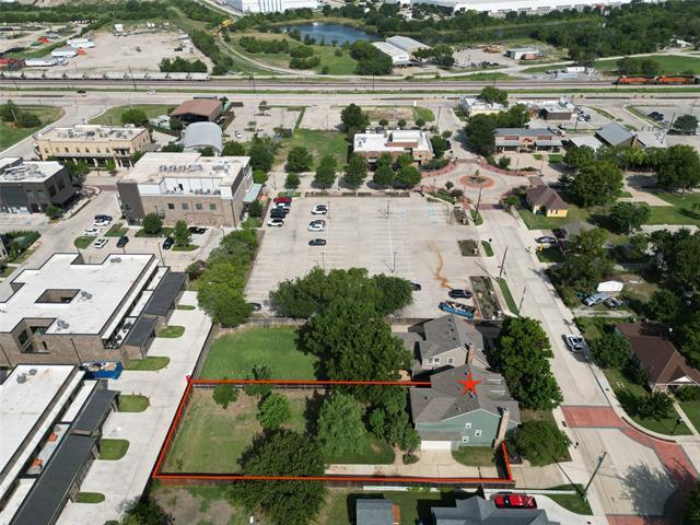 Building Photo - 220 Lamar St