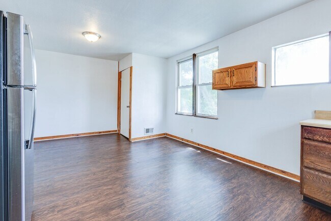 Building Photo - 438 Kathleen St
