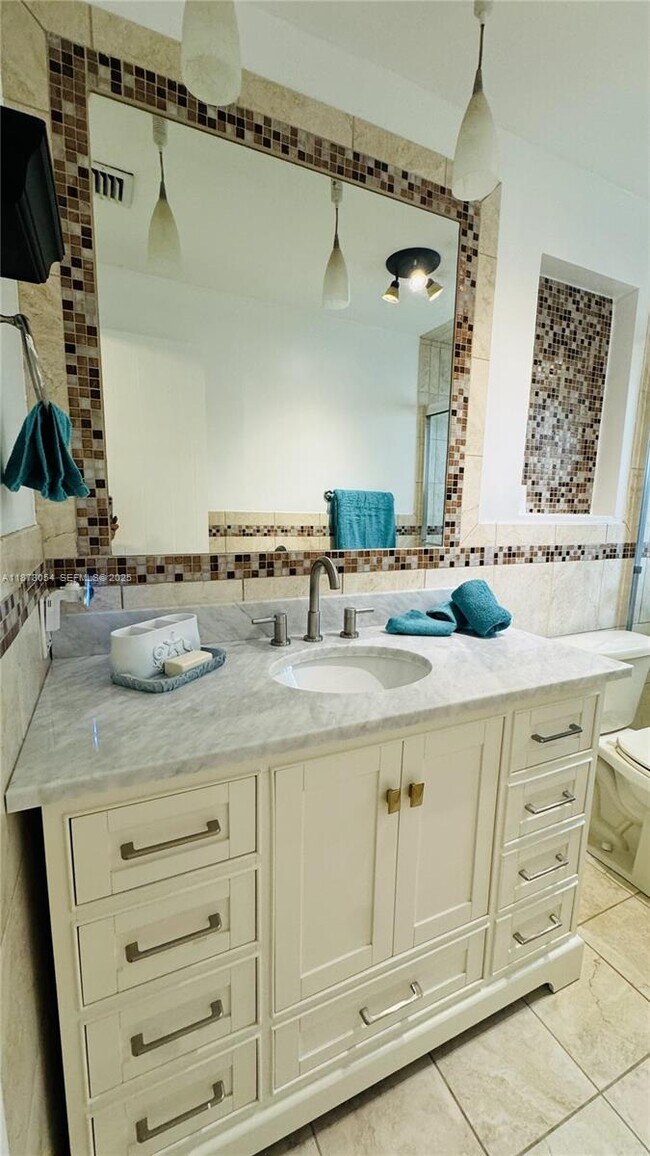 Building Photo - 443 4th Rd