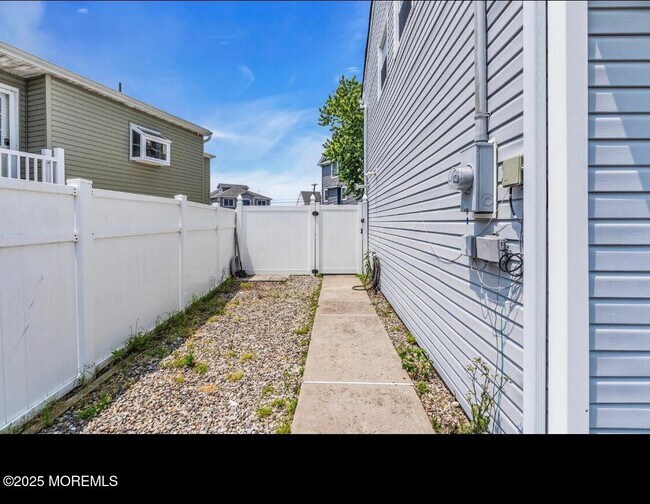 Building Photo - 4 Harbor View Ln