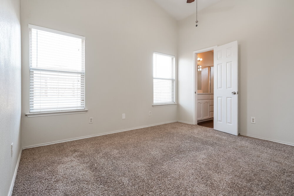 Building Photo - 913 Honey Locust Ln