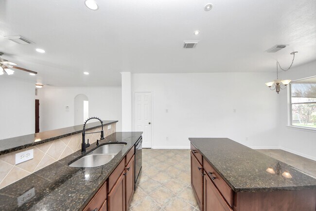 Building Photo - 7330 Jacobs Well Dr