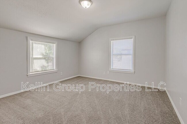 Building Photo - 875 19th Ave S