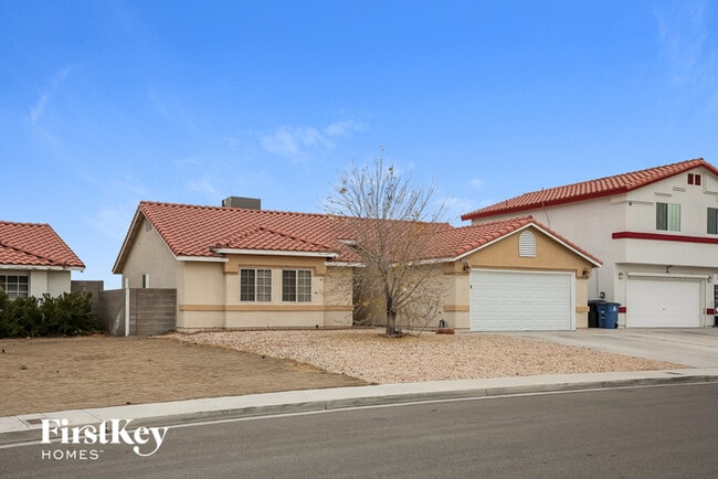 Building Photo - 5820 Meadow Dale Dr