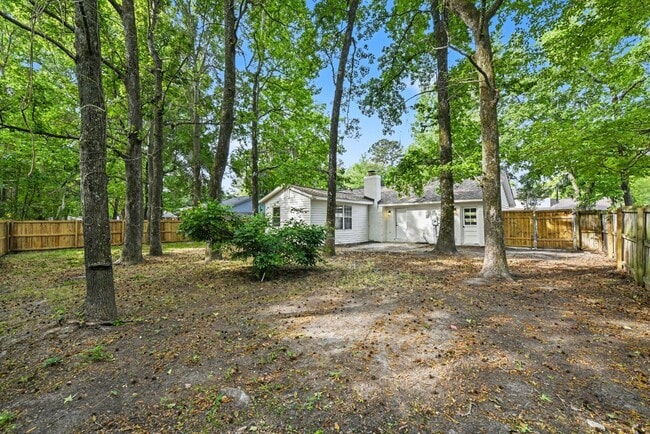 Building Photo - 100 English Rd