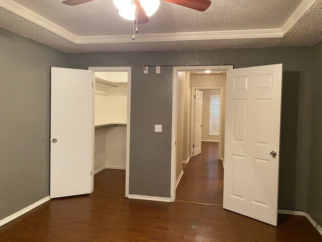 Building Photo - 2312 Shadowlake Dr