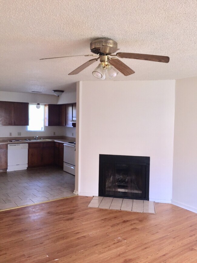 Building Photo - 2 Bedroom Duplex on South Z in Fort Smith