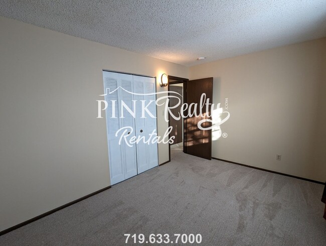 Building Photo - 4025 Cantrell Dr