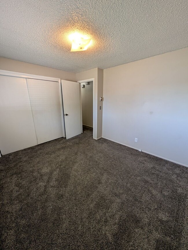 Building Photo - 1827 S Fairway Dr