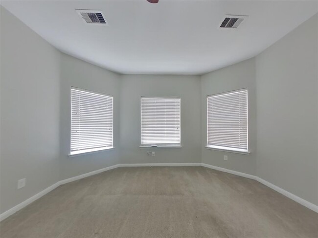 Building Photo - 2123 Golden Topaz Dr