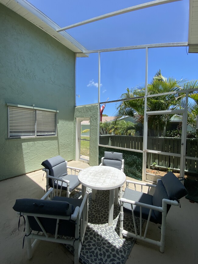 Building Photo - 1781 SE Linpark Ct