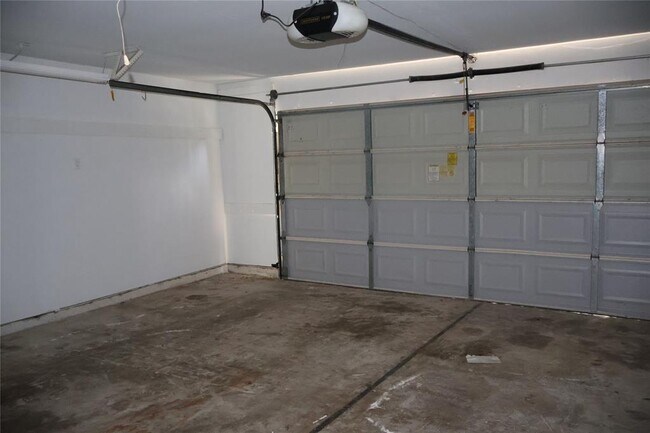Building Photo - 12907 Maxfield Dr