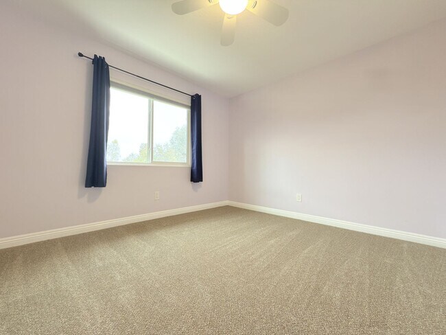 Building Photo - Spacious 4-Bedroom Home in Private Sylmar ...