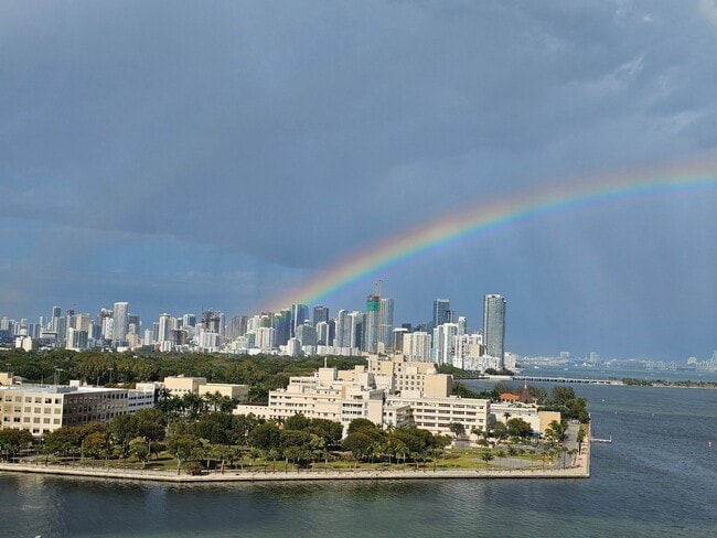 Building Photo - 3 Grove Isle Dr