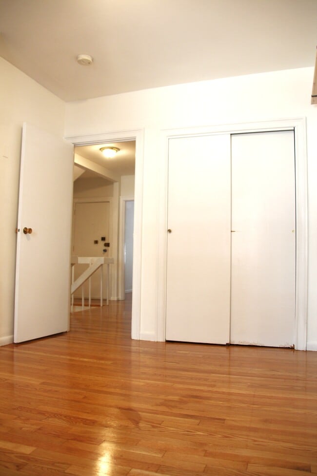 Building Photo - 12 Follen St