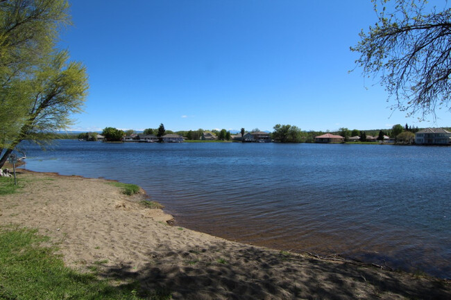 Building Photo - Lake California Home