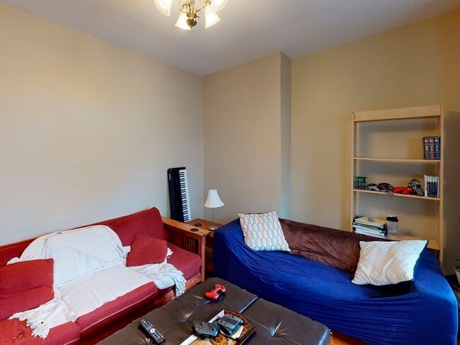 Building Photo - 15 Chilcott Pl