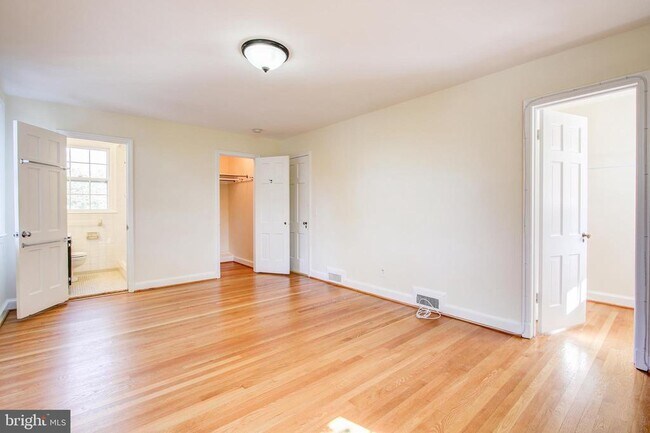 Building Photo - 4721 Yuma St NW