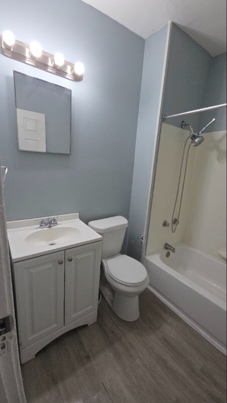 Building Photo - 2231 W 105th St