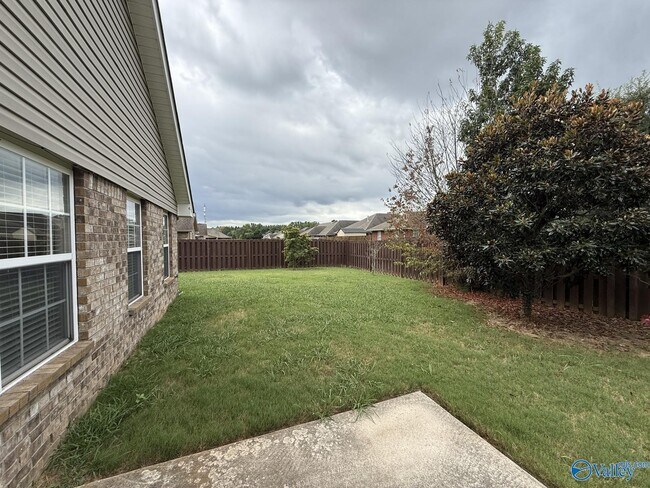 Building Photo - 211 High Green Dr