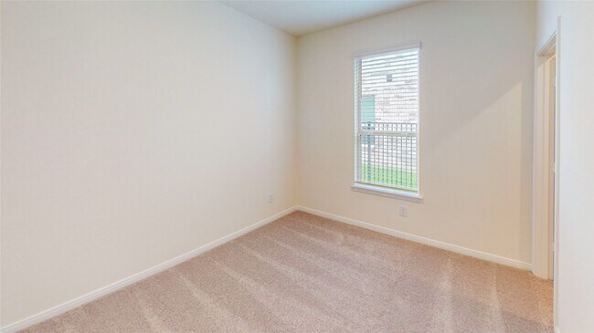 Building Photo - 4809 Sun Fls Dr