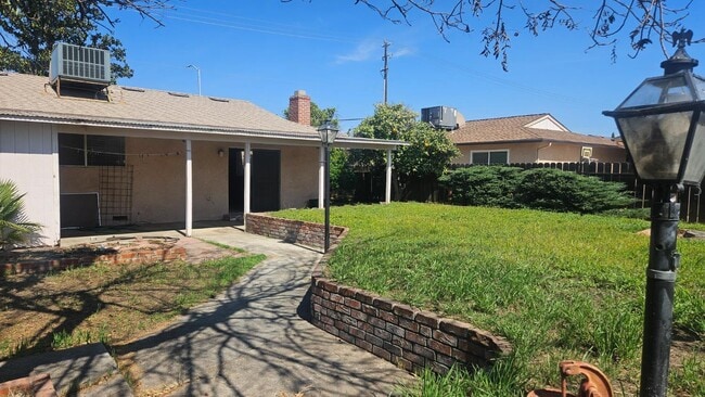 Building Photo - 92 W Gettysburg Ave