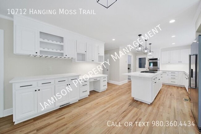 Building Photo - 10712 Hanging Moss Trail