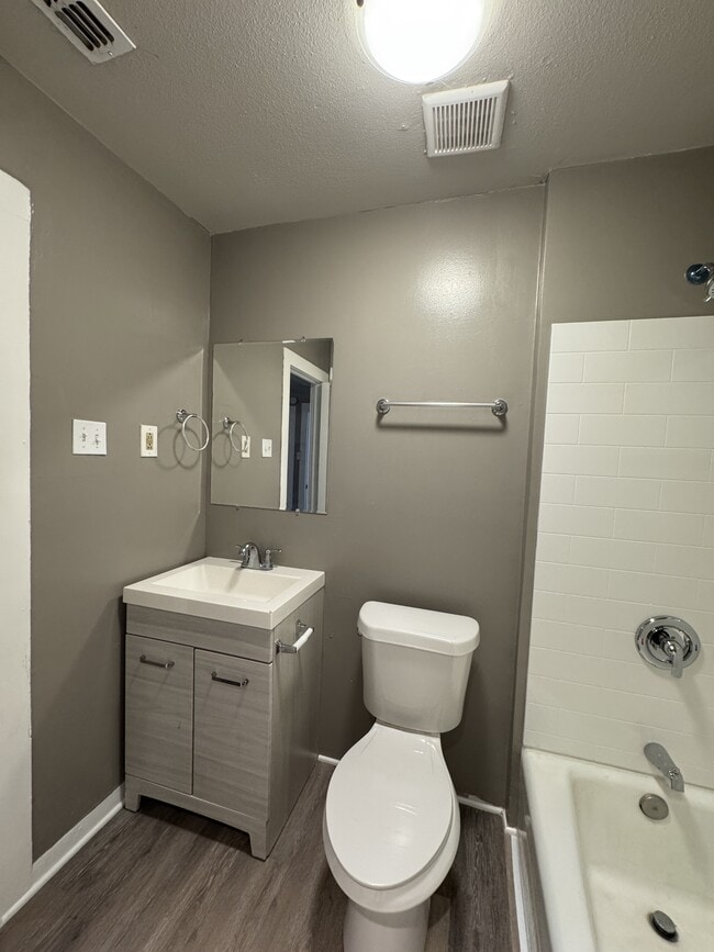 Building Photo - 413 Osage St