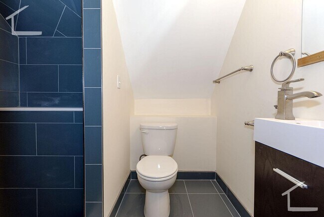 Building Photo - Nicely renovated 3 bed 3.5 bath in Brighton Center!!!