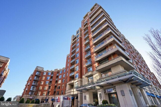 Building Photo - 3600 S Glebe Rd