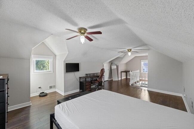 Building Photo - 2901 Zenith Ave N