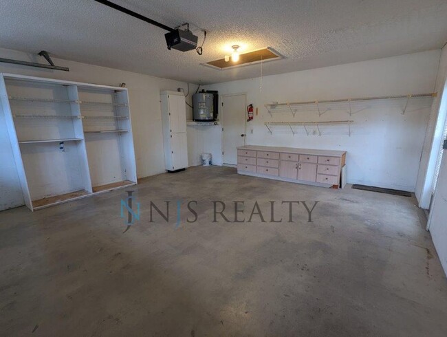 Building Photo - 55+ Community: 2/2/2 1605sqft lakefront co...