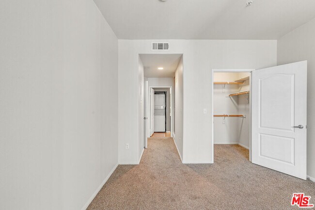 Building Photo - 4060 Glencoe Ave