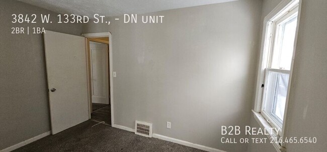 Building Photo - Spacious Two-Bedroom Unit in a Charming Mu...