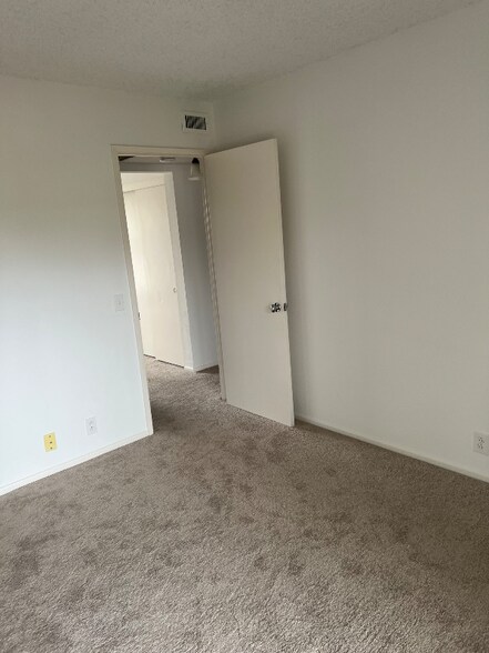 Building Photo - 500 Glenwood Cir
