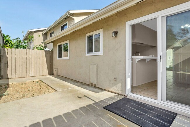 Building Photo - Nice two bedroom/one bath townhome in UTC....
