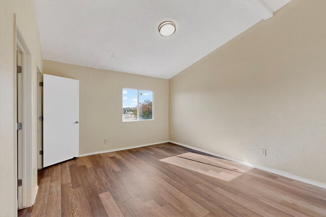 Building Photo - 4 bedroom 2.5 bath home in East El Paso!