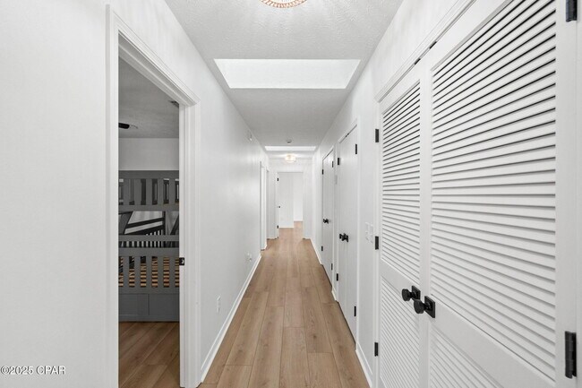 Building Photo - 224 E Lakeshore Dr