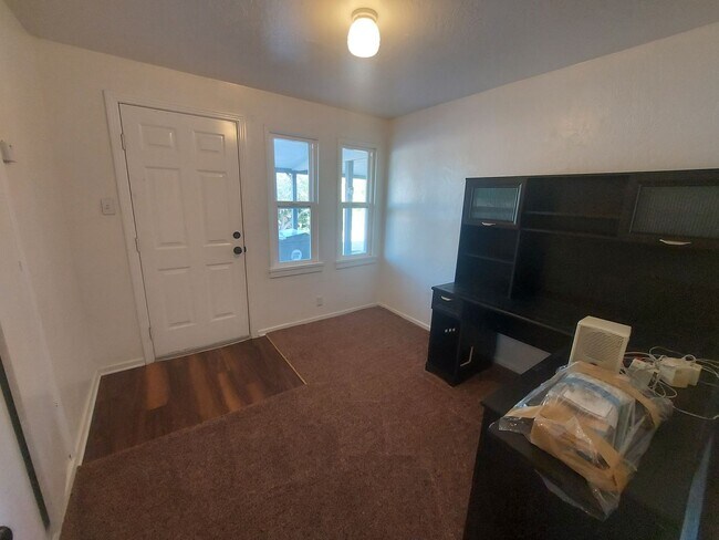 Building Photo - Quaint home walking distance to Covington ...