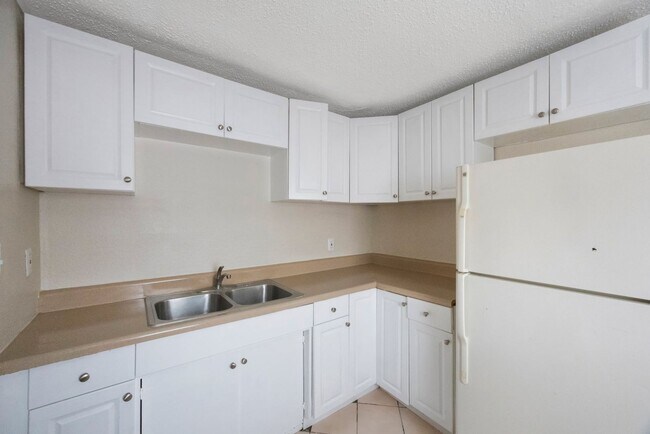 Building Photo - 1116 Upton Ct S