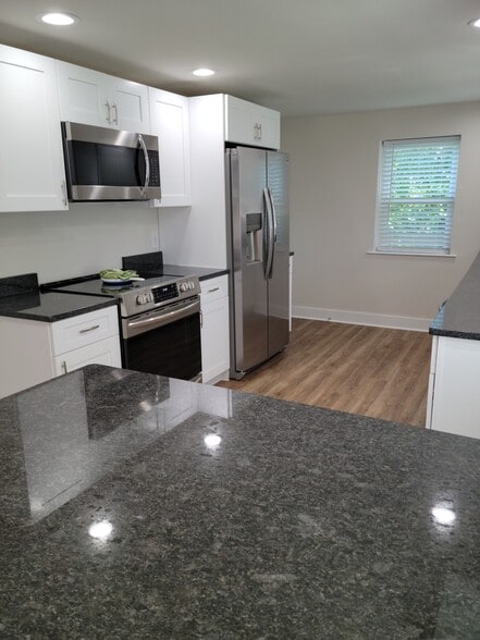 Building Photo - 498 Manatawny St