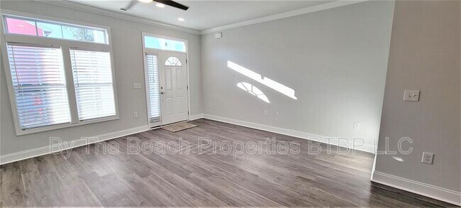 Building Photo - 812 Moen Place Unit C