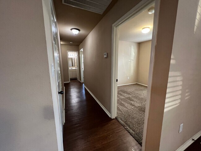 Building Photo - Welcome home to this spacious 3-bedroom, 2-bath quadplex in Krum!