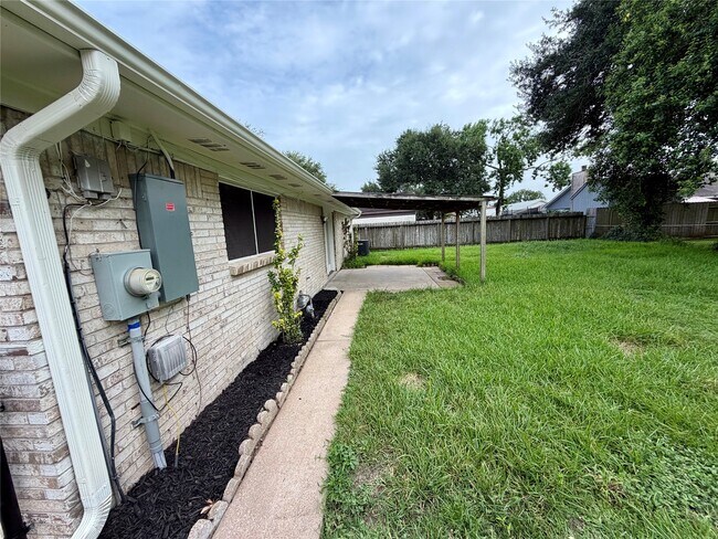 Building Photo - 3428 Hickory Ln