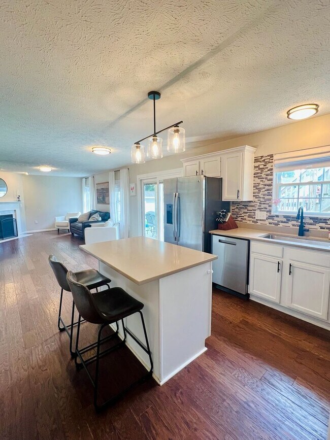 Building Photo - Beautiful 4 Bedroom Home in a Cul-De-Sac