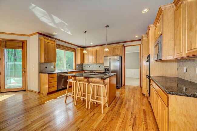 Building Photo - 4 bed 3 bath plus bonus room in Bothell