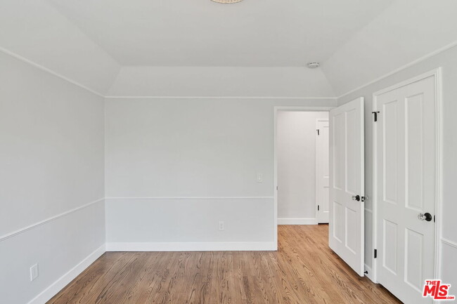 Building Photo - 2383 Panorama Terrace