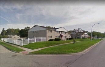 Building Photo - 10000 W Nine Mile Rd