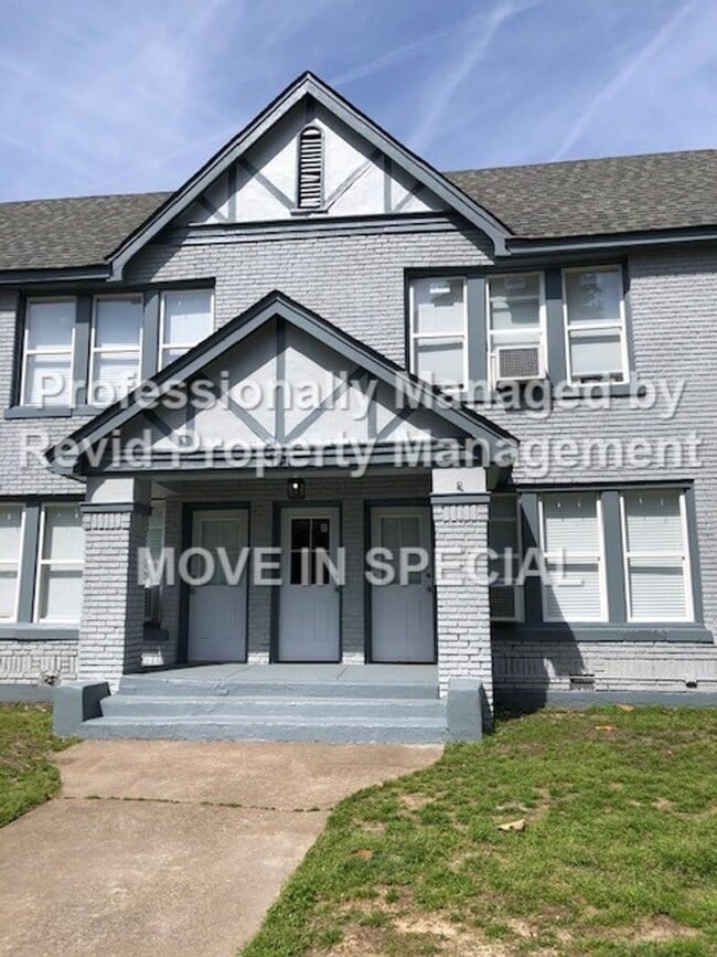 Building Photo - The Gables at Auburndale!