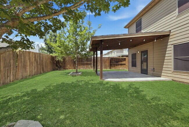 Building Photo - House in a Gated community with SOLAR PANELS!